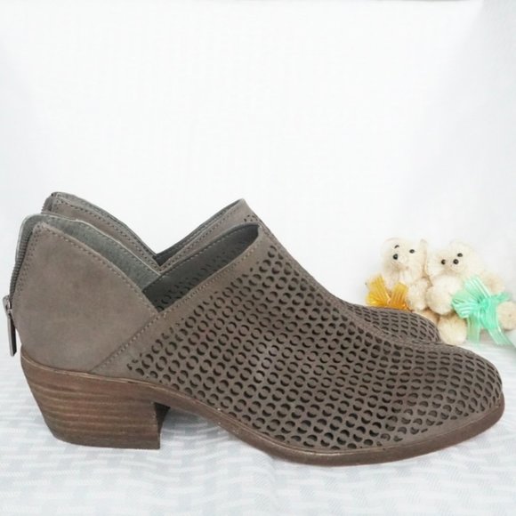 NEW Vince Camuto Perforated Ankle Boot, Bootie, Women Size 7.5 - Picture 2 of 6